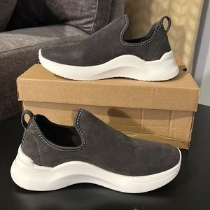 Seven 7 Electra Sneaker Slate Color waterproof sneaker size 6